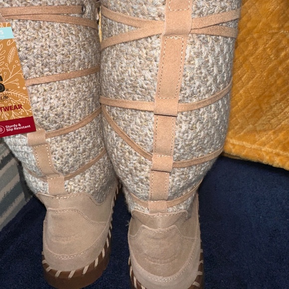 Muk Luks Snow Boot Leather 9.5 Sand,, Knee High - Picture 6 of 10